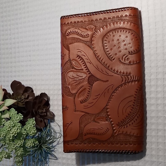 Handcrafted Hand Tooled Leather Clutch Chestnut Brown Tropical Leaf Design - Picture 3 of 13